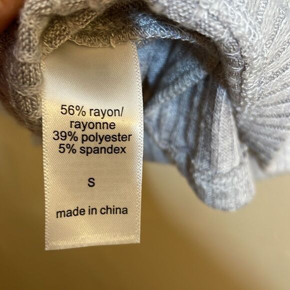 Maurices 24/7 Cozy V Neck Long Sleeve Tee Gray size Small NWT - Picture 9 of 9